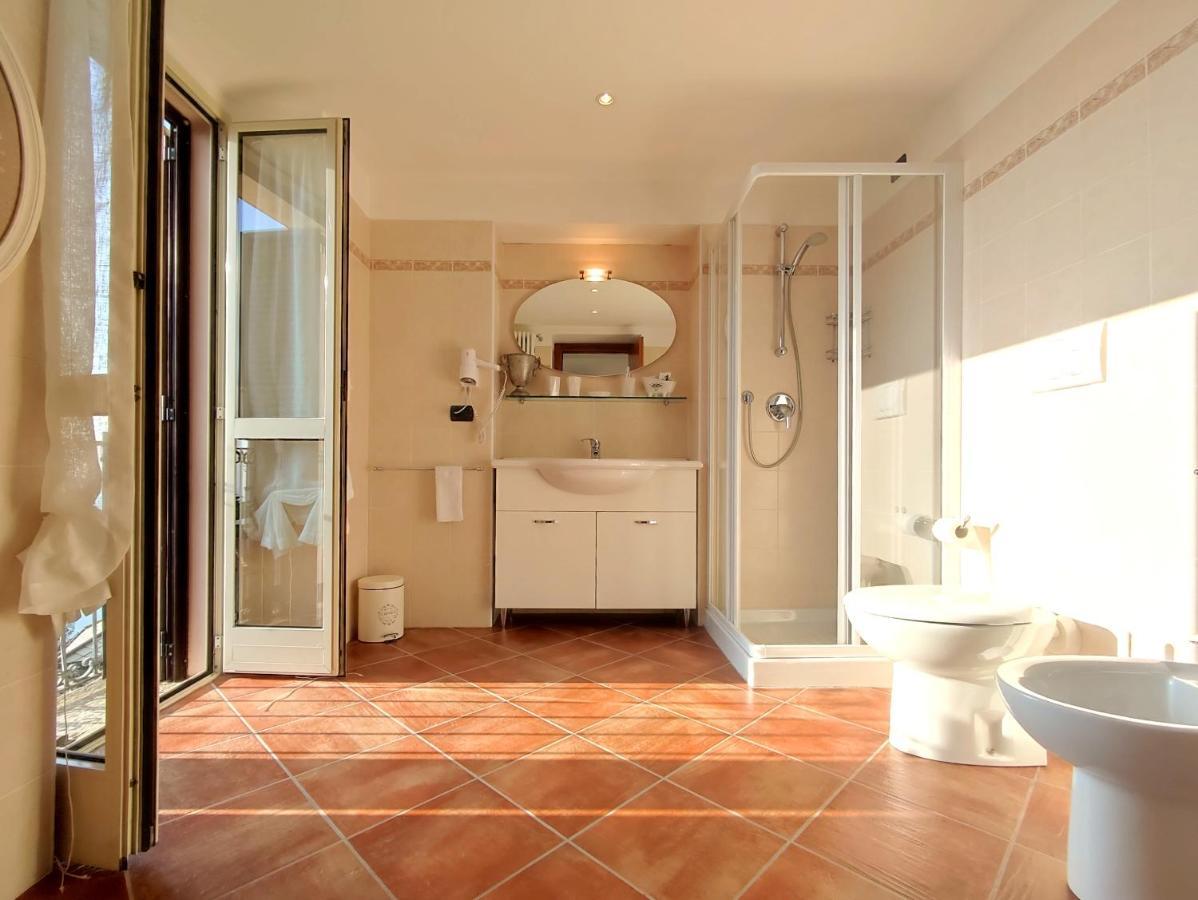 B&B Villa Regina Brunate Bagian luar foto